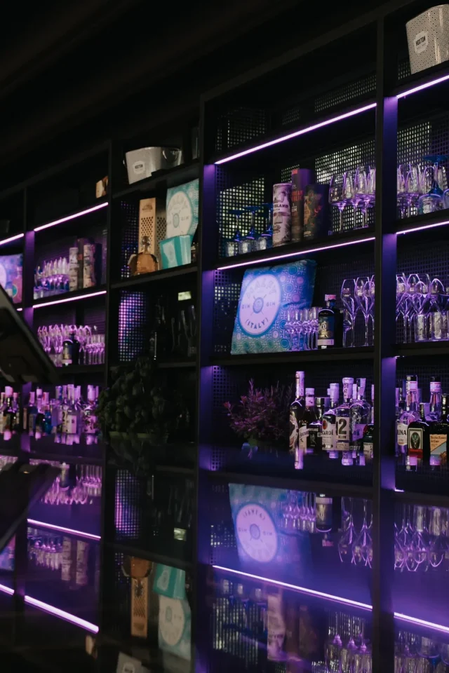 Lounge bar treviso illuminazione viola